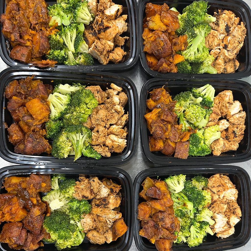 Prepackaged meals with chicken, broccoli, and roasted potatoes